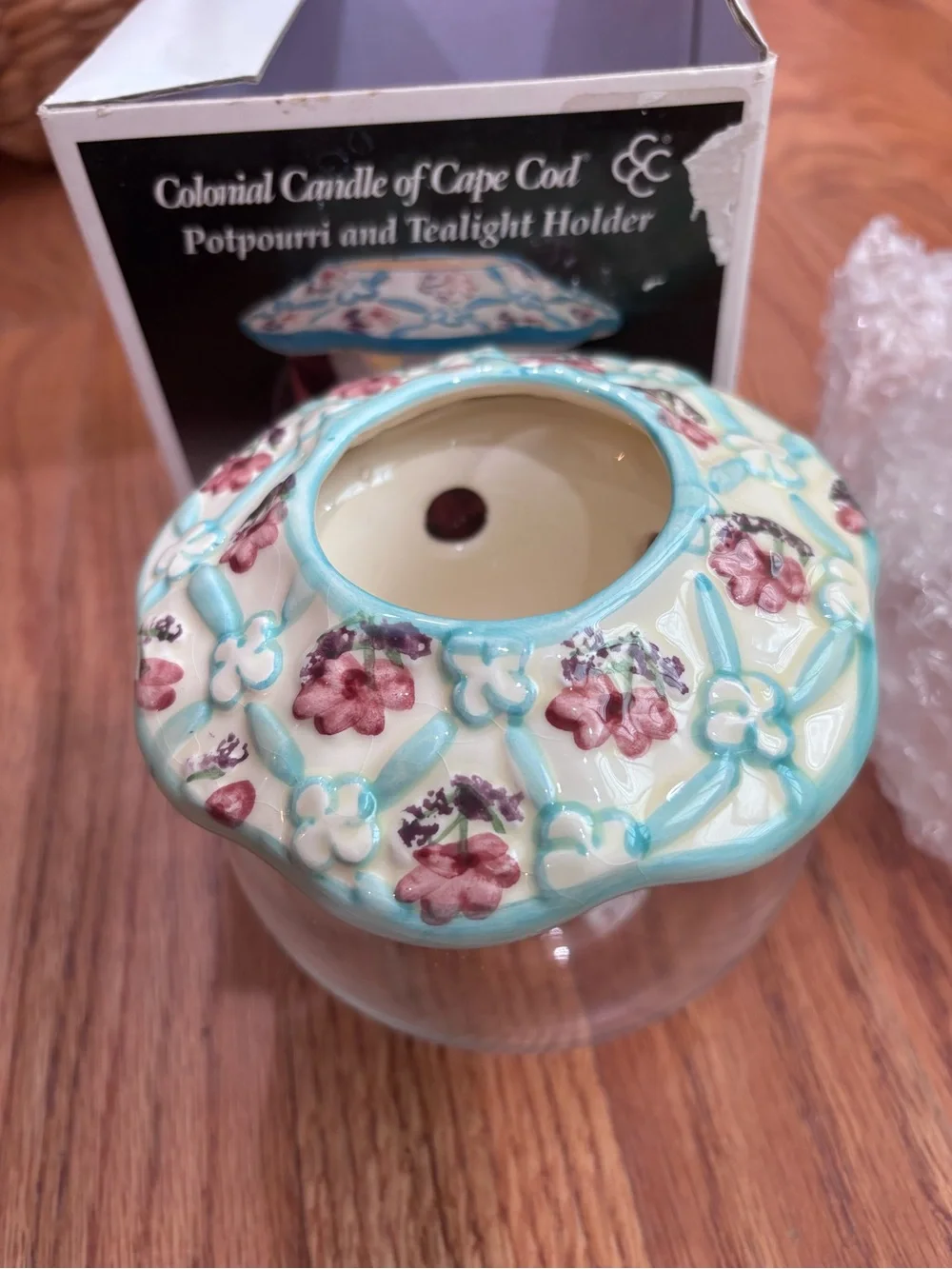 Colonial Candle of Cape Cod Potpourri and Tealight Holder set